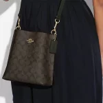 COACH Mollie 系列水桶包